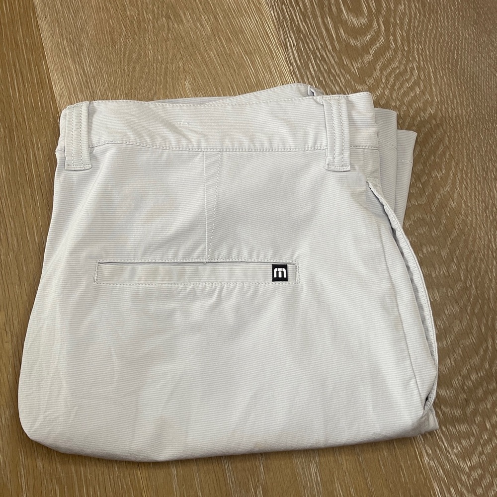 Travis Mathew Men’s 33 Gray Solid Performance Chino Golf Shorts